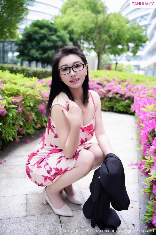  [XiuRen]高清写真图 2024.04.29 No.8468 雅茹老师 长裙美臀第11张图片